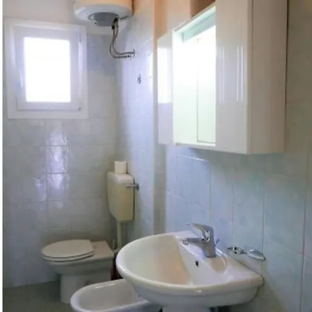 Furnished Escape Close To The Sea Apartment
